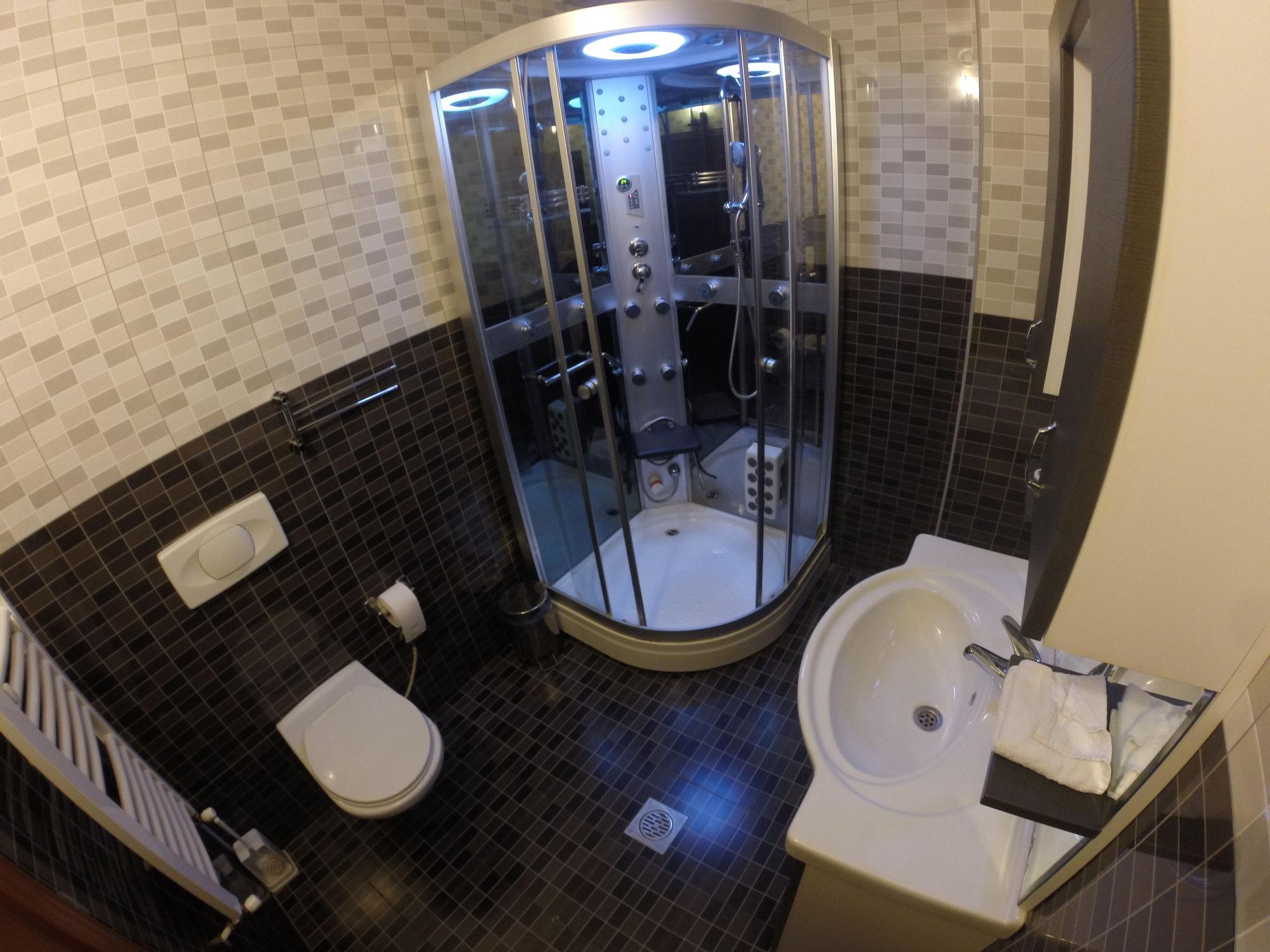 Hotel Denis พริสตีนา ภายนอก รูปภาพ