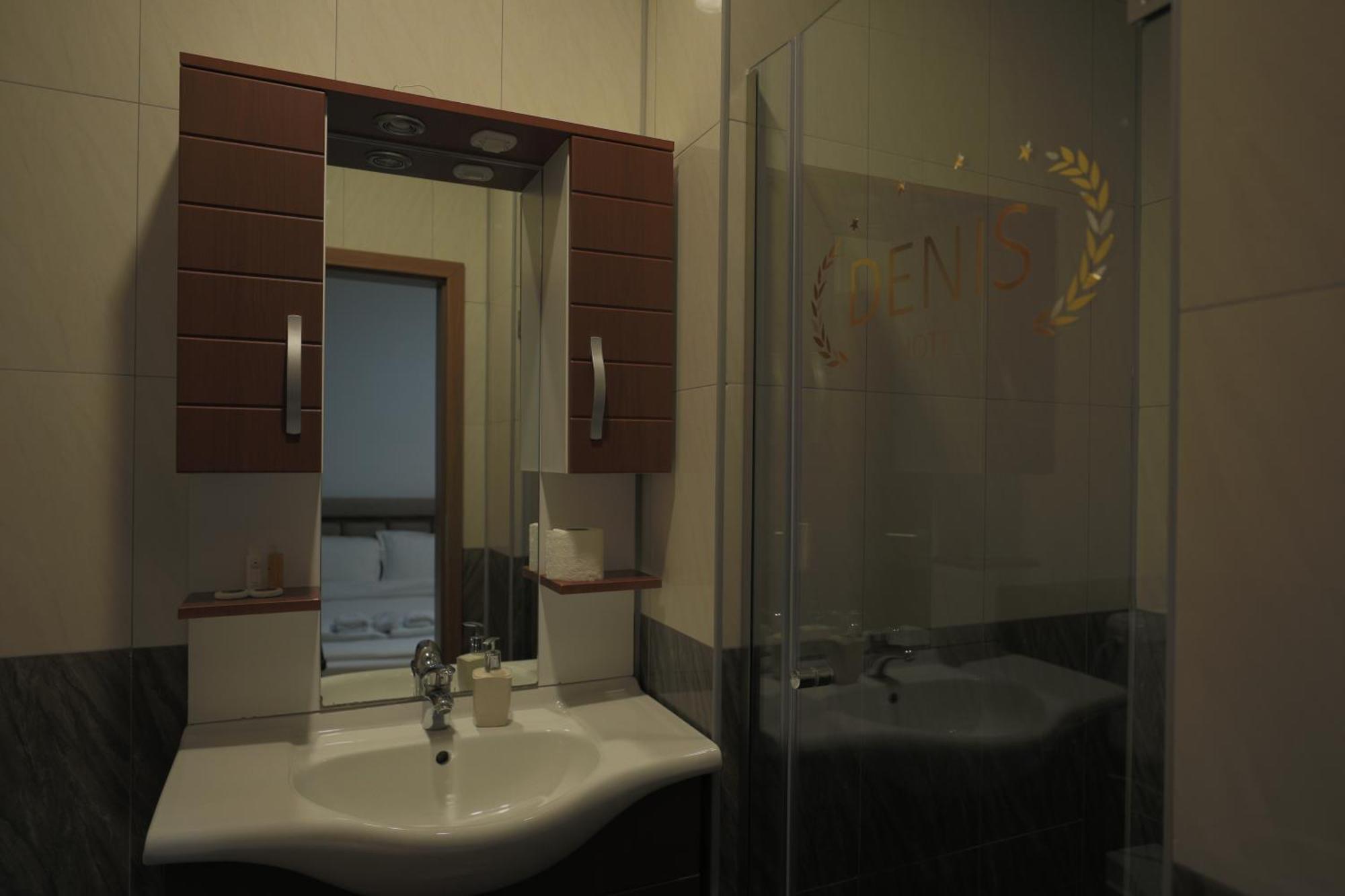 Hotel Denis พริสตีนา ภายนอก รูปภาพ